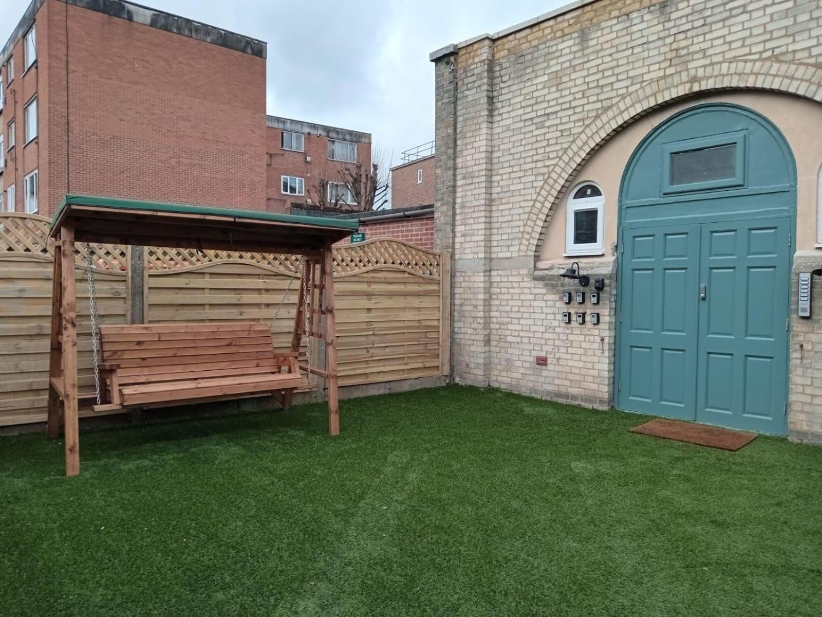 לונדון Cozy En-Suite Loft In Trendy Local מראה חיצוני תמונה