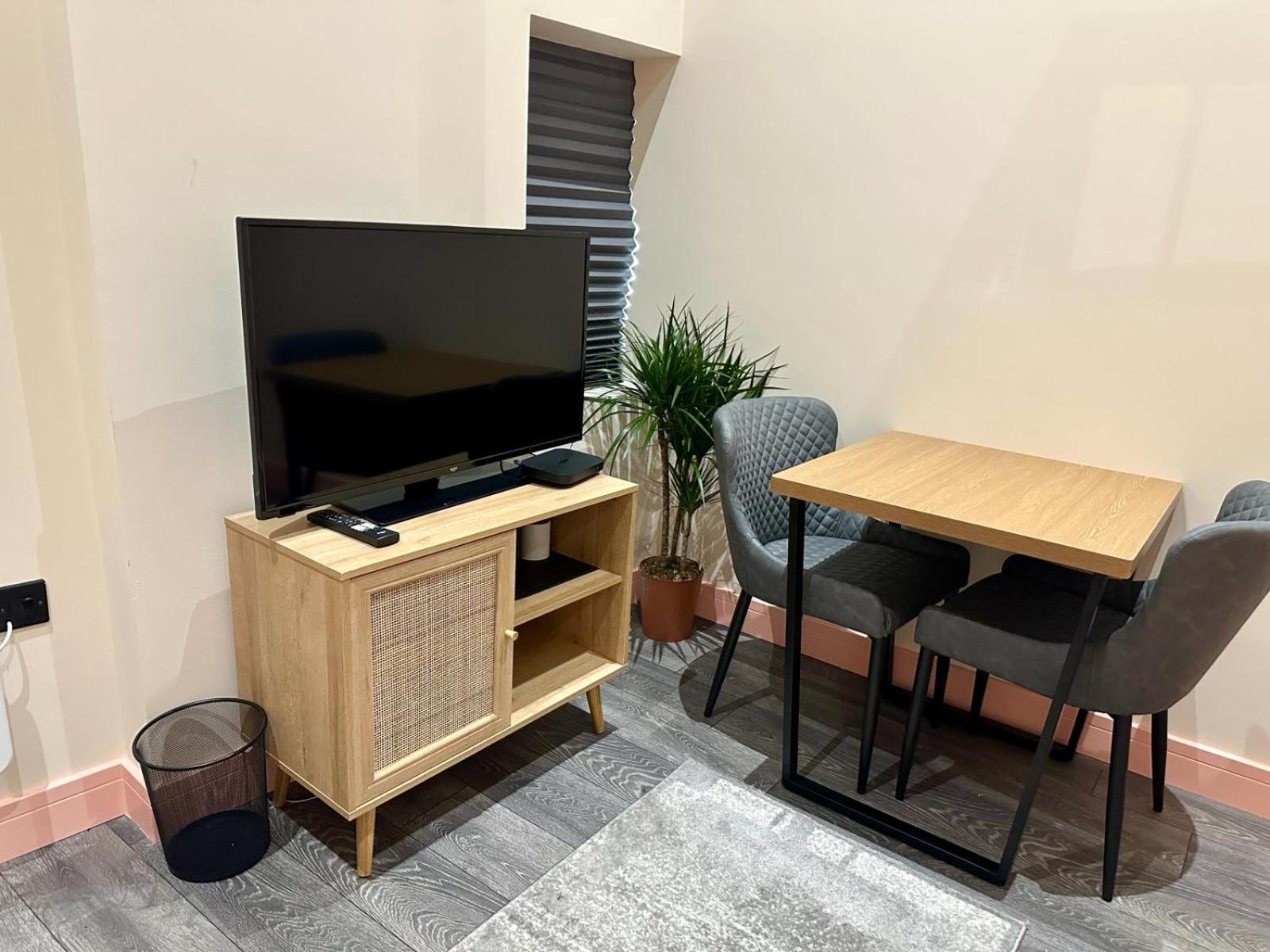לונדון Cozy En-Suite Loft In Trendy Local מראה חיצוני תמונה