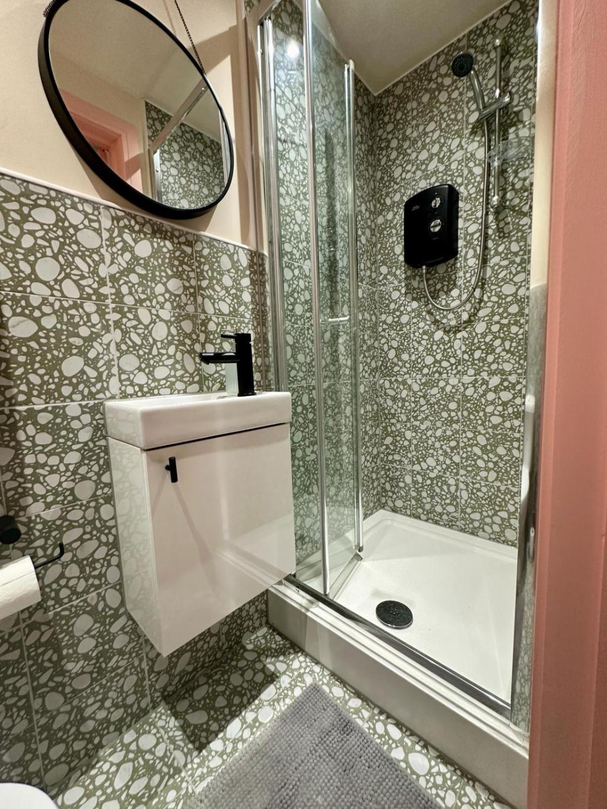 לונדון Cozy En-Suite Loft In Trendy Local מראה חיצוני תמונה