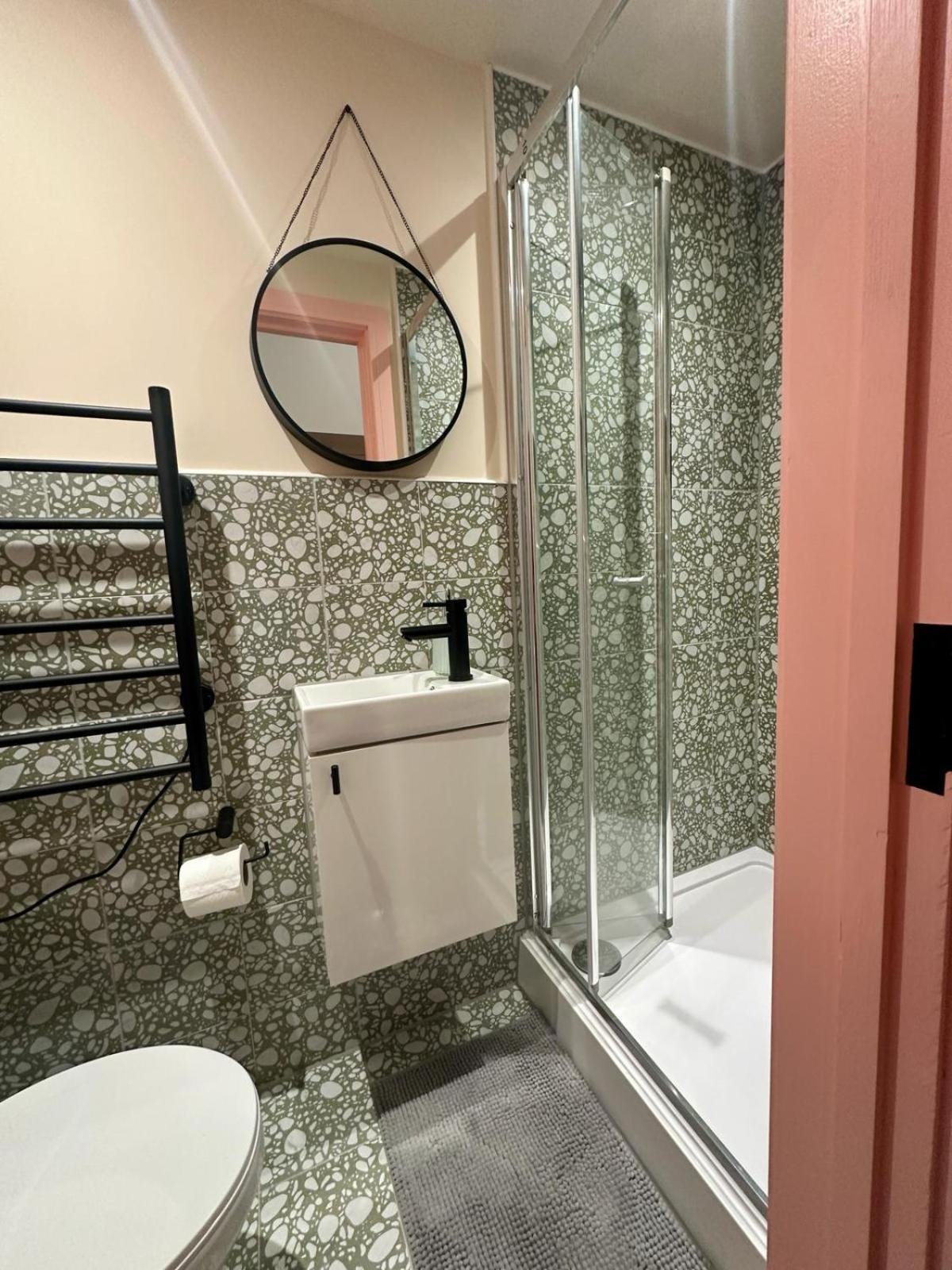 לונדון Cozy En-Suite Loft In Trendy Local מראה חיצוני תמונה