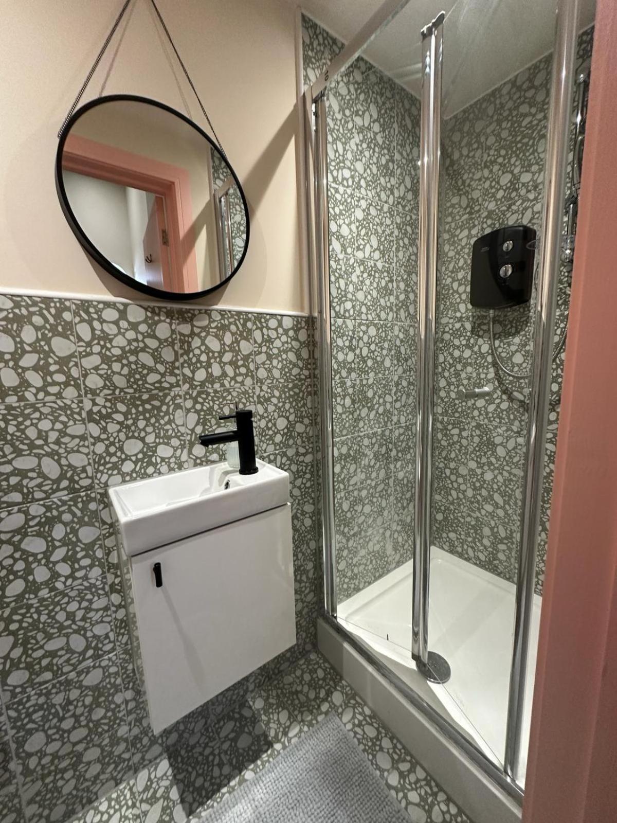 לונדון Cozy En-Suite Loft In Trendy Local מראה חיצוני תמונה