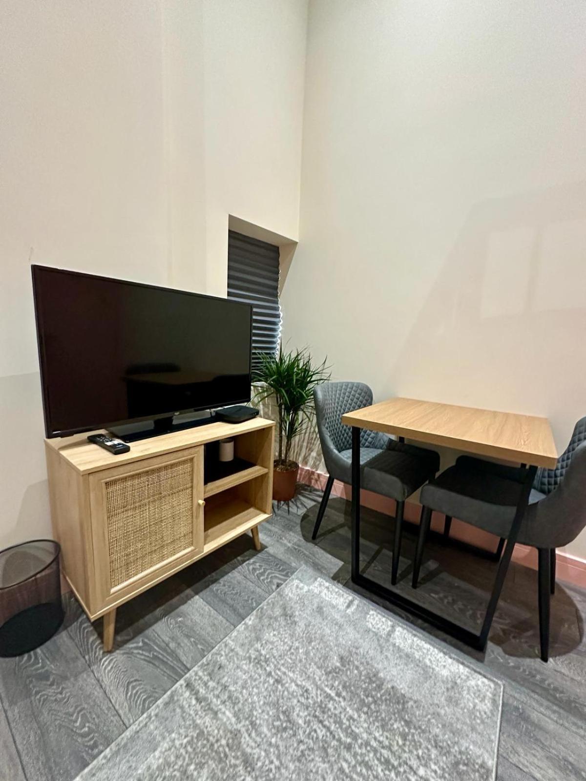 לונדון Cozy En-Suite Loft In Trendy Local מראה חיצוני תמונה