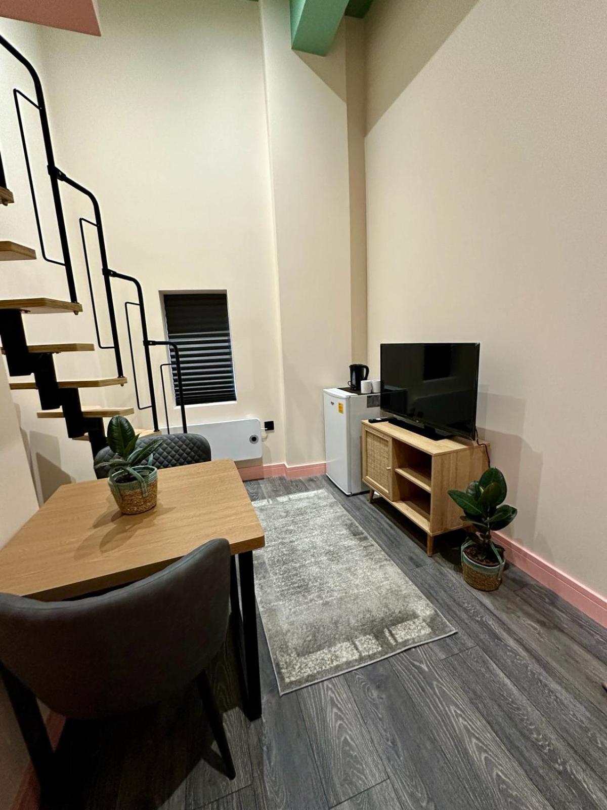 לונדון Cozy En-Suite Loft In Trendy Local מראה חיצוני תמונה