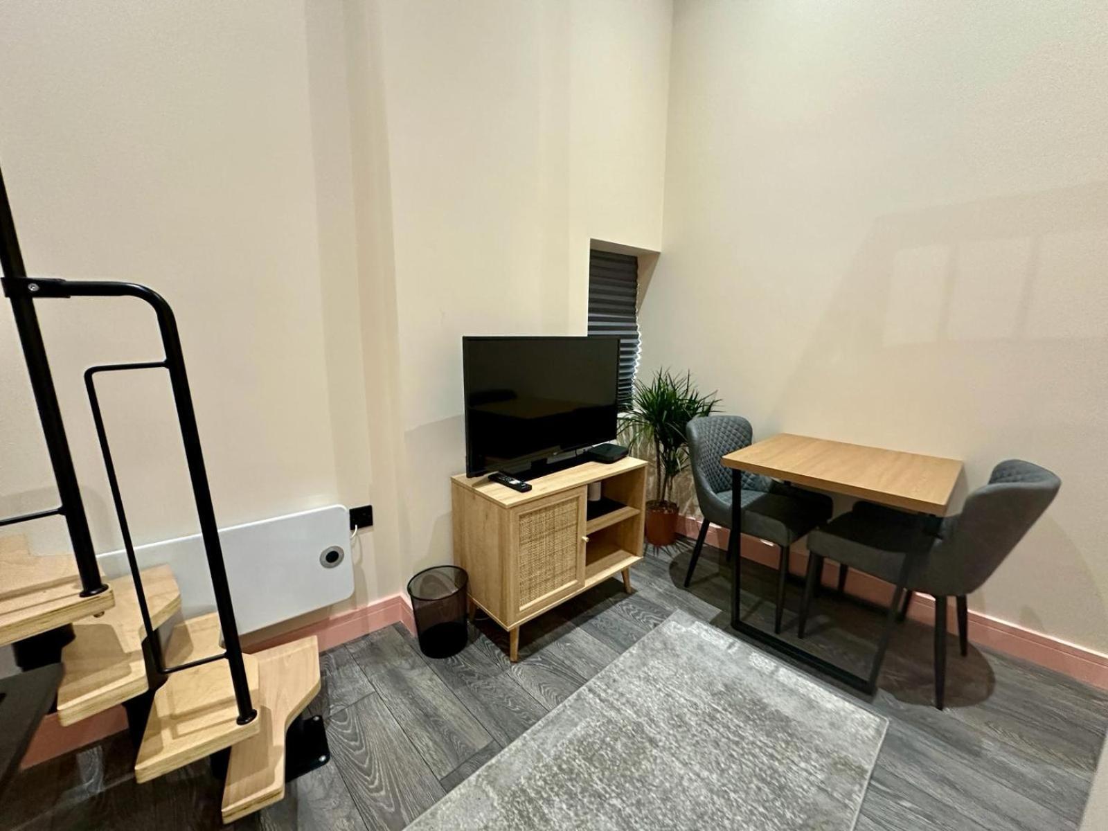 לונדון Cozy En-Suite Loft In Trendy Local מראה חיצוני תמונה