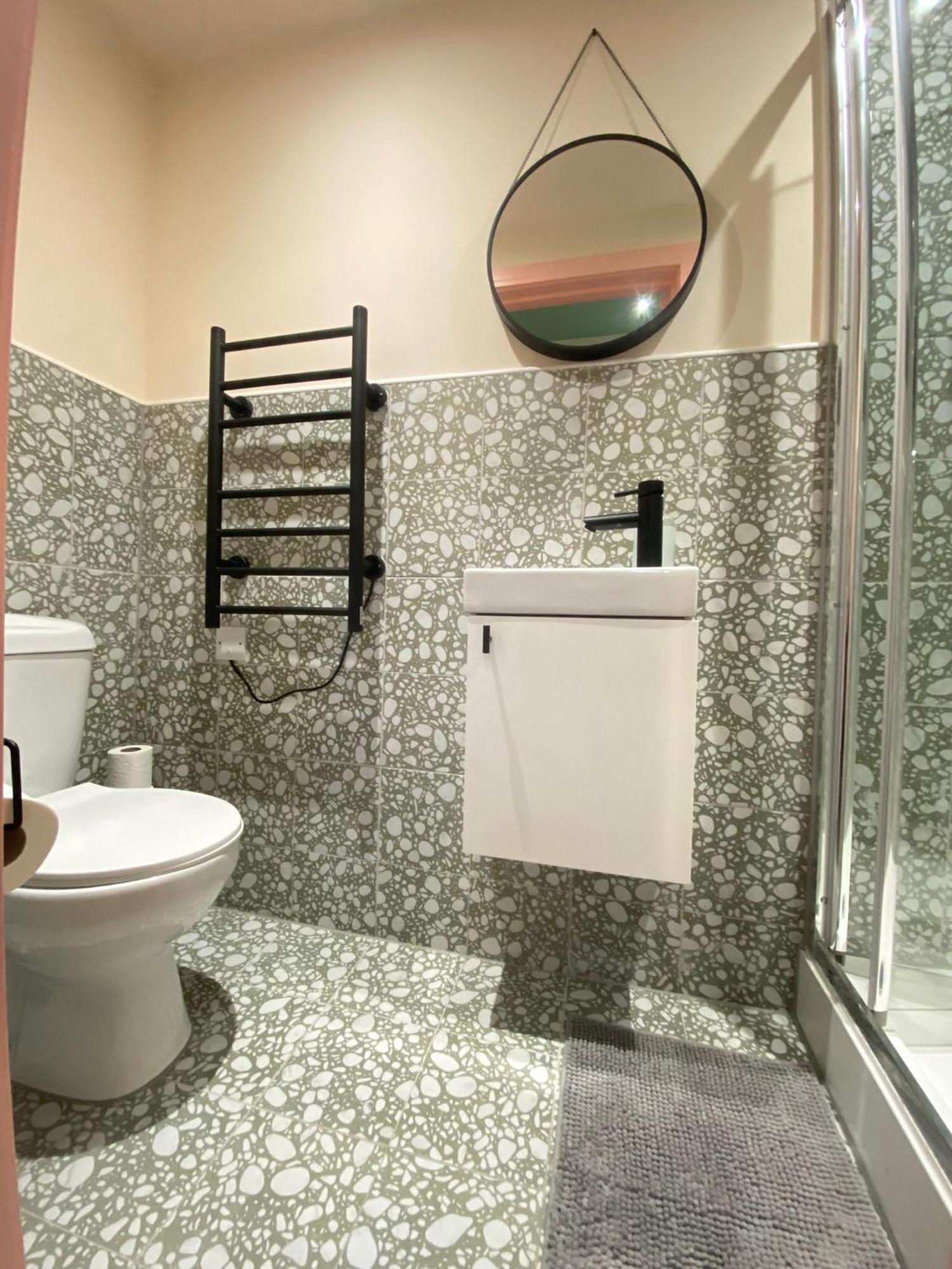 לונדון Cozy En-Suite Loft In Trendy Local מראה חיצוני תמונה